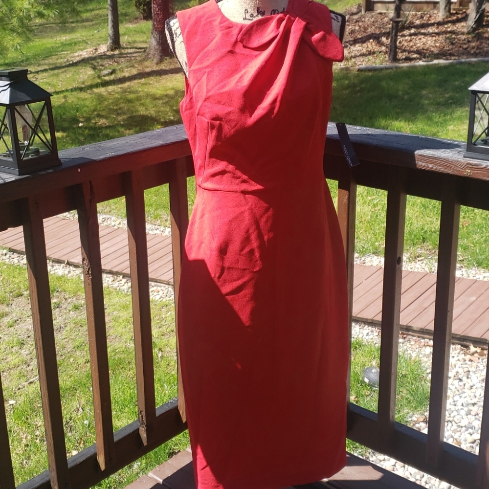 Maggy London Red Sleeveless Midi Sheath Dress with Bow Accent